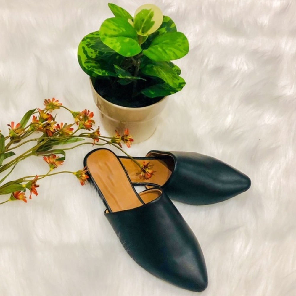 ❣️LAST SIZE 7❣️BLACK PU FLAT MULES - SHOES - Picture 2 of 4